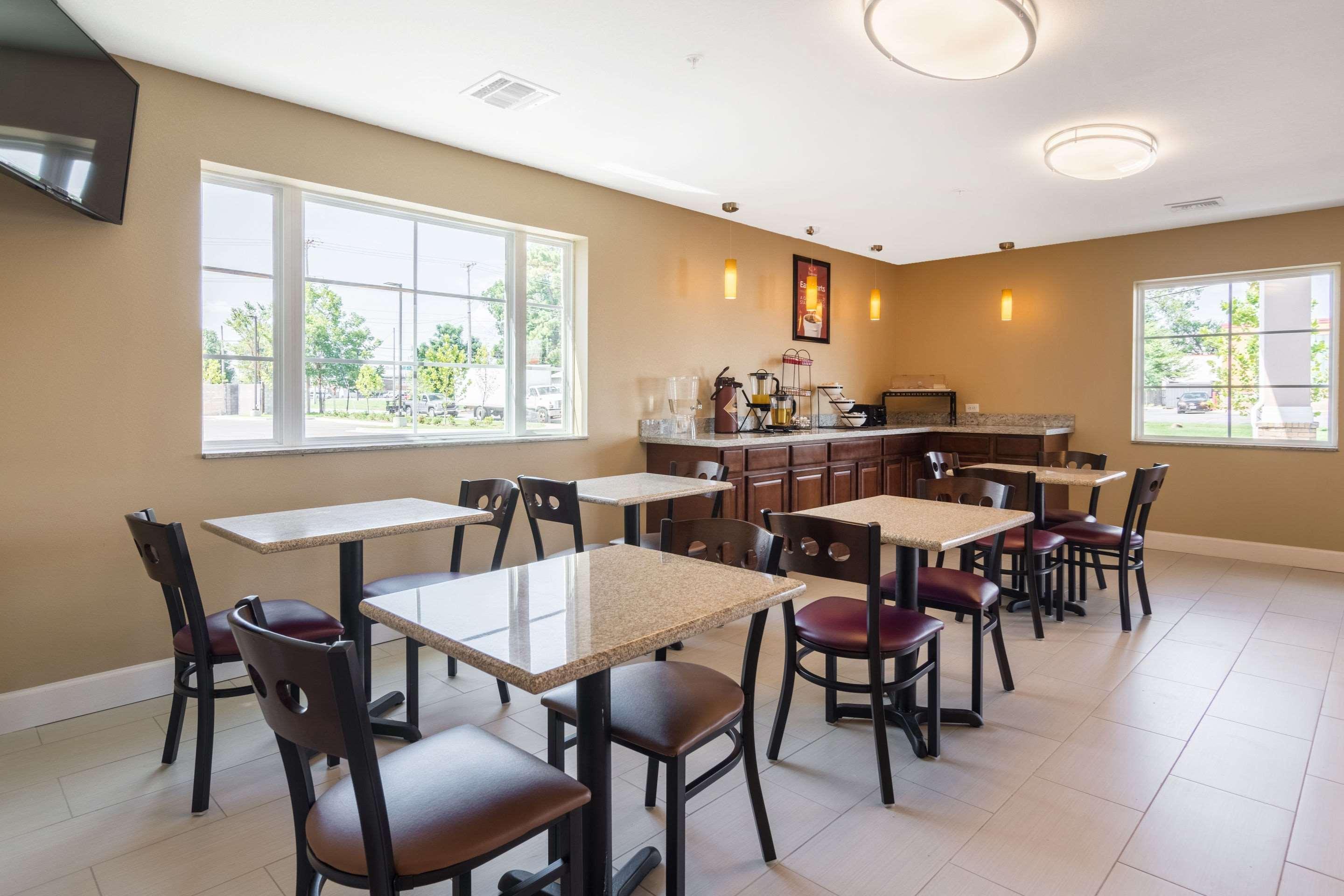 Econo Lodge Inn & Suites North Little Rock Near Riverfront Bagian luar foto