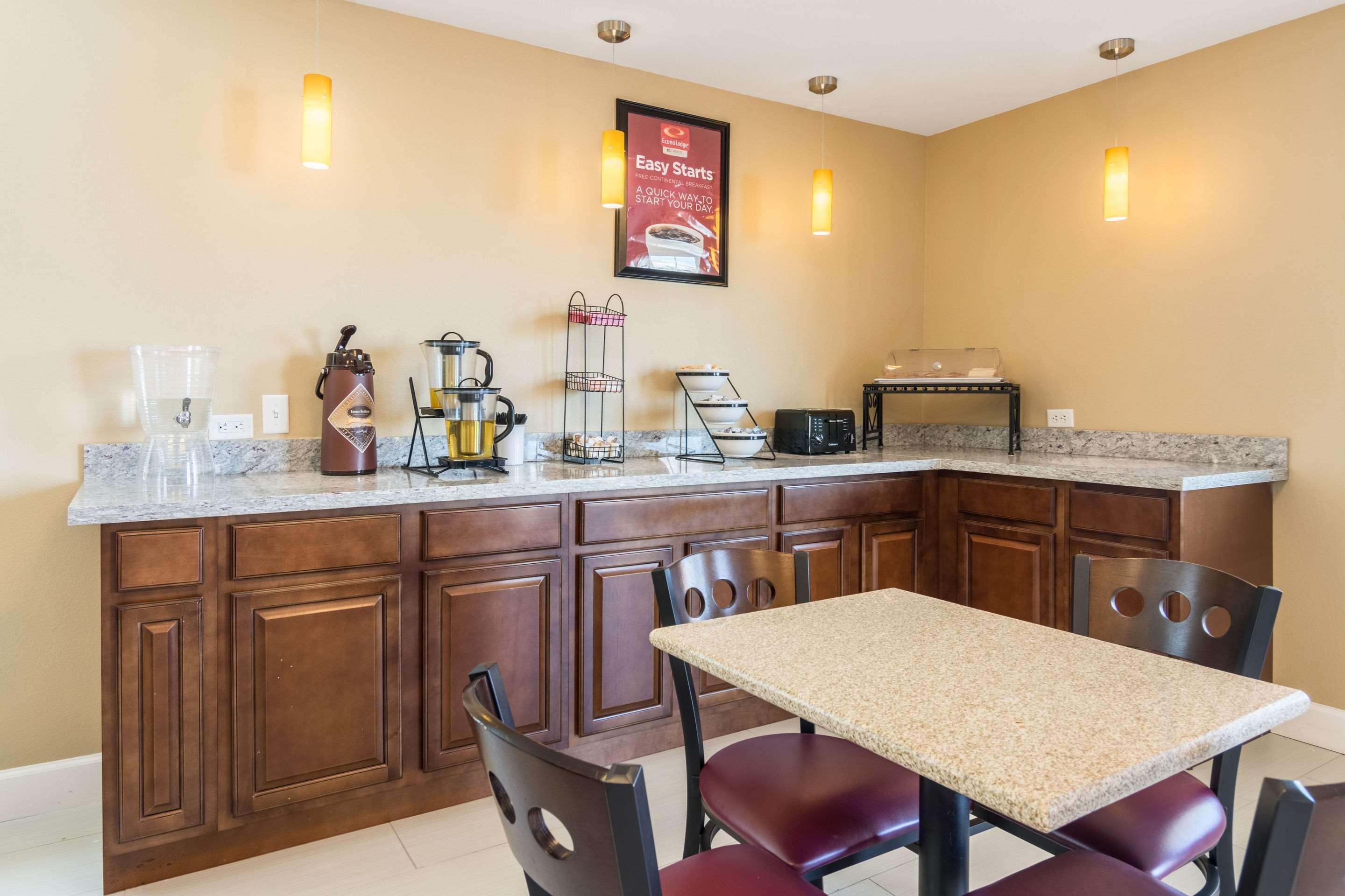 Econo Lodge Inn & Suites North Little Rock Near Riverfront Bagian luar foto
