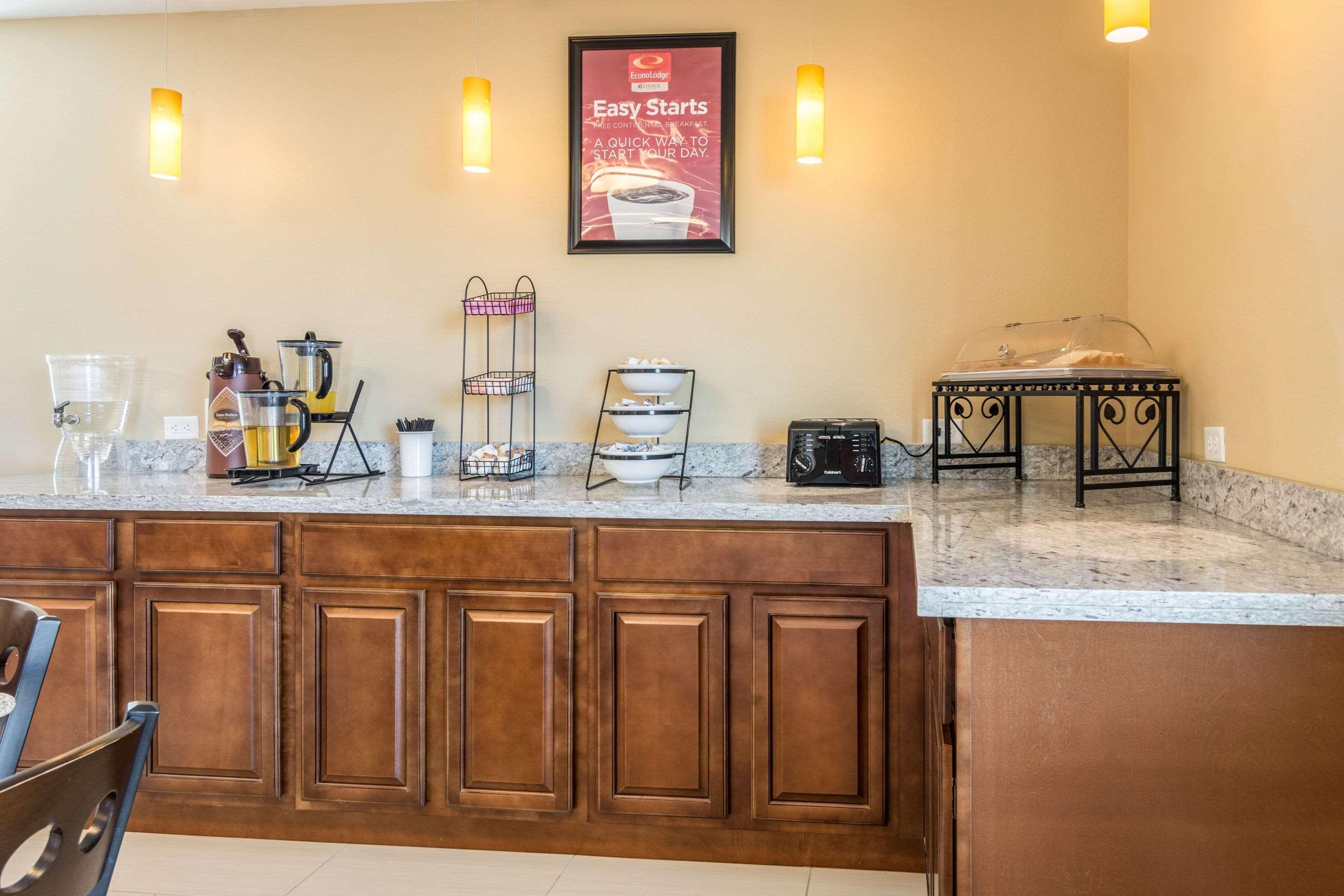 Econo Lodge Inn & Suites North Little Rock Near Riverfront Bagian luar foto